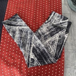 Lulu lemon Patterned Capri Leggings